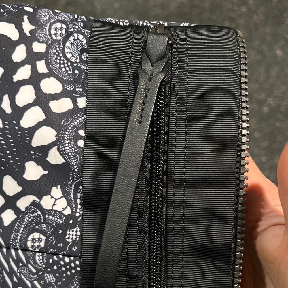 Lululemon Festival Bag / Hip Bag – Limited Edition Black & White Print - Picture 6 of 7